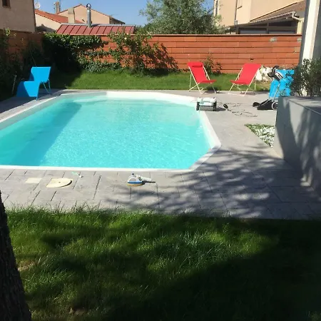 Toulouse Metropole Ouest Privee De Luxe - Sdb Wc Privee Terrasse Piscine Aqua Bike בית אירוח Cugnaux